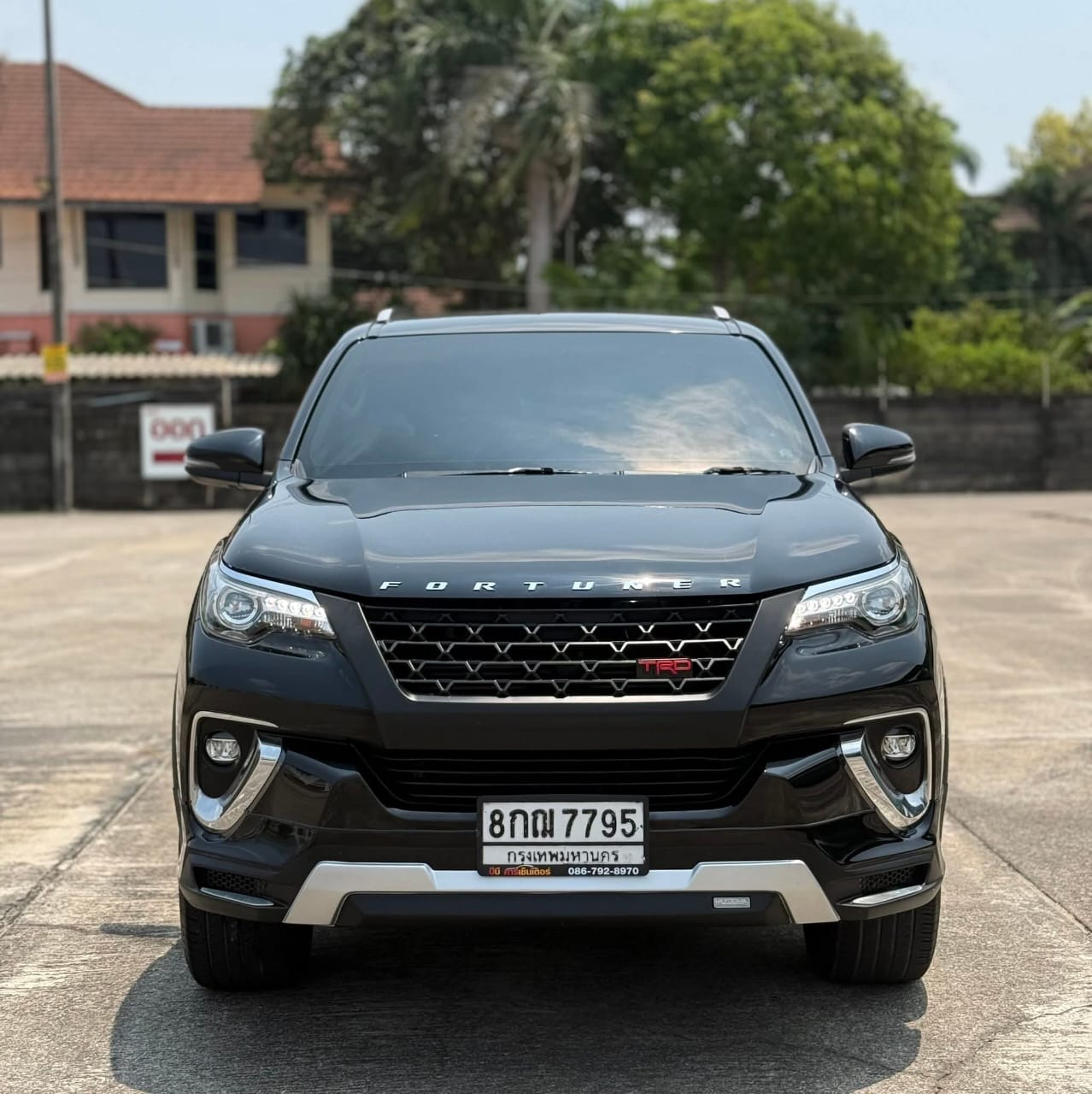 Car image 3